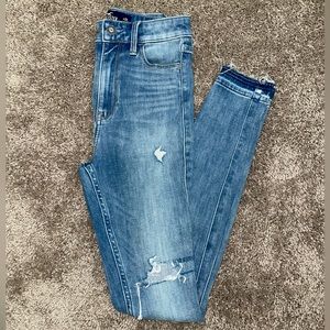 ULTRA HIGH RISE HOLLISTER SUPER SKINNY JEANS